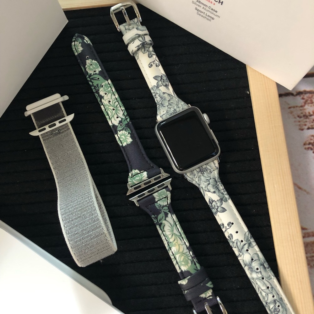 🚨LIKE NEW🚨Series 3 Apple Watch⌚️w/ Watch Band